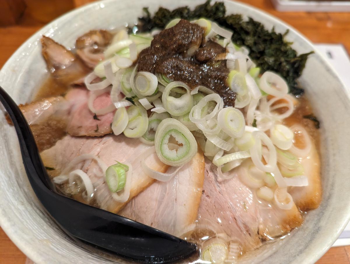 唯一無二のらぁ麺専門店 イ袋ワシづかみ